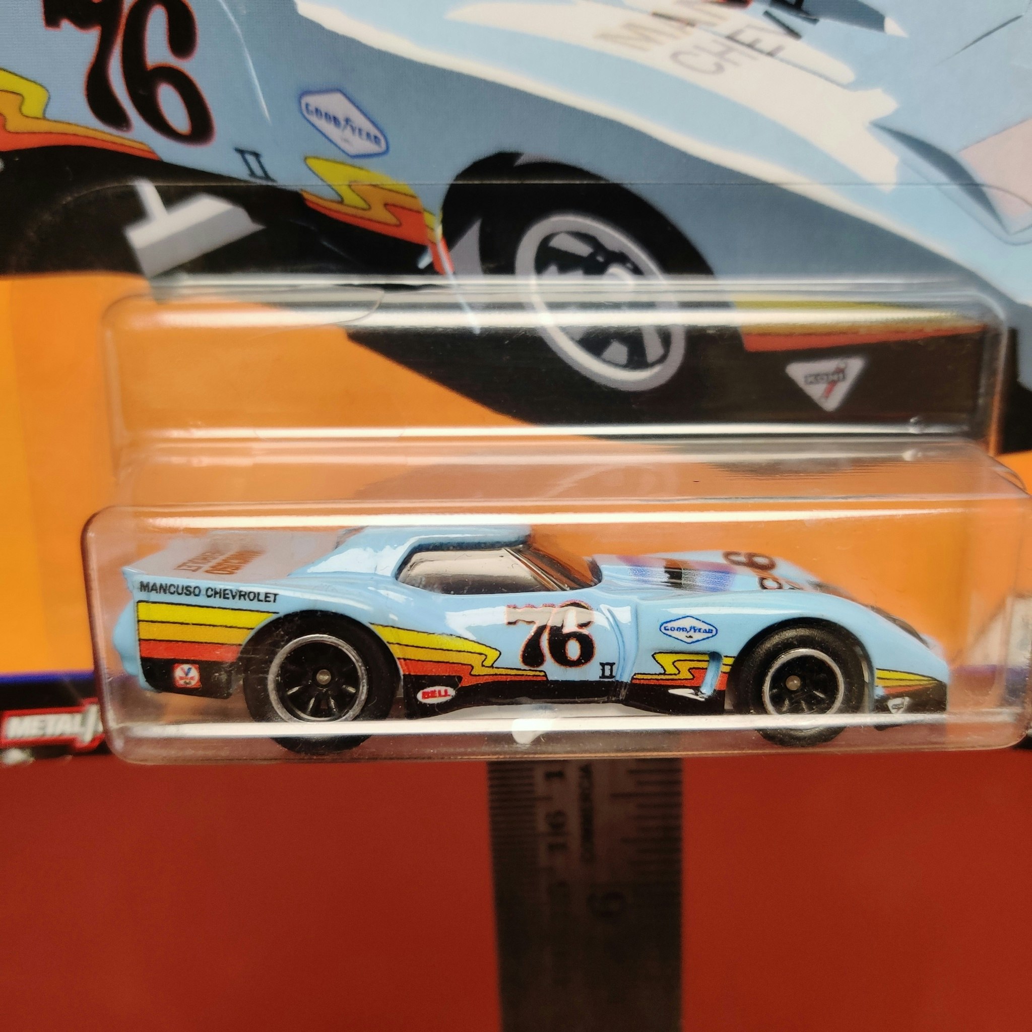 Skala 1/64 Greenwood Corvette 76' Skadad kartong fr Hot Wheels Premium