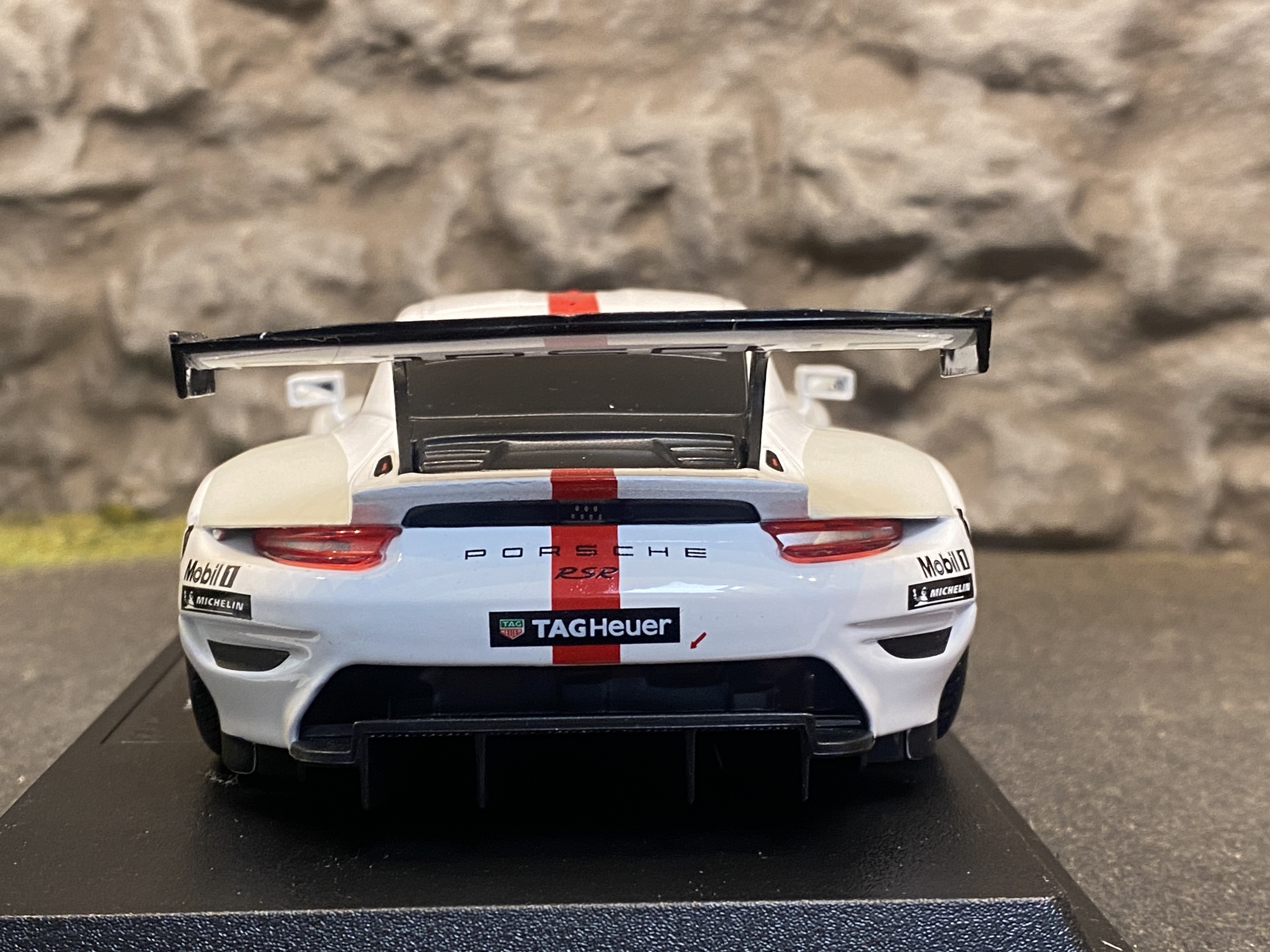 Skala 1/24 Porsche 911 RSR GT #911, fr Bburago, Prisnedsatt pga spricka i förpackn