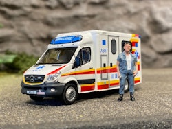 Skala 1/64 Mercedes-Benz Sprinter FL HKFSD Ambulance (A237) fr Tiny Toys