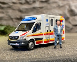 Skala 1/64 Mercedes-Benz Sprinter FL HKFSD Ambulance (A237) fr Tiny Toys