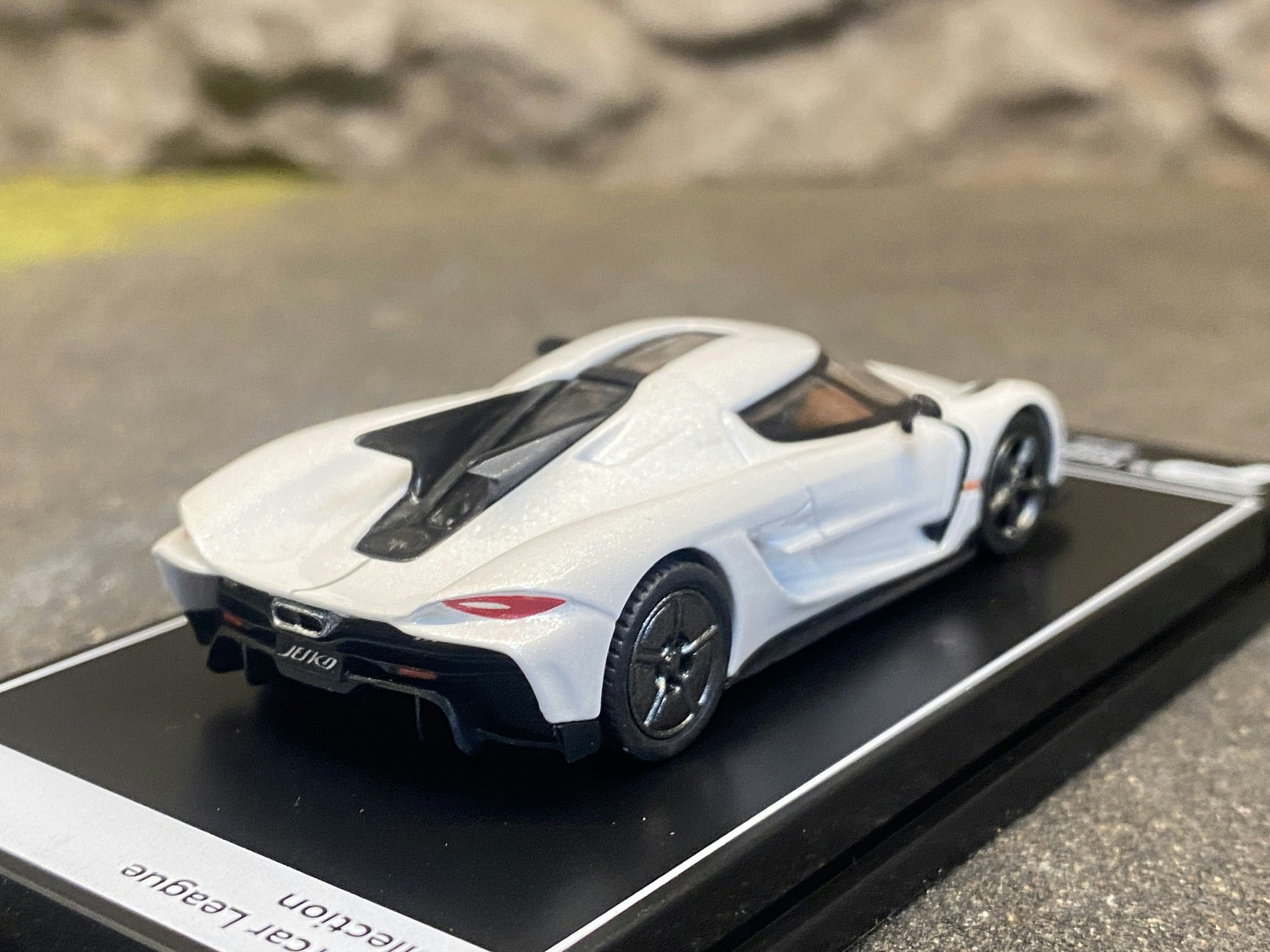 Skala 1/64 - Koenigsegg Jesko Absolut, Chrystal White fr Poster Cars