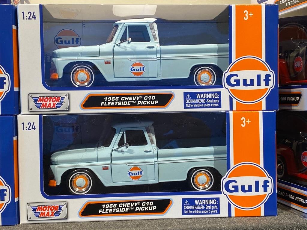 Skala 1/24 Chevrolet C-10 Fleetside Pick-up 66' "GULF" fr Motor Max i LÅDA