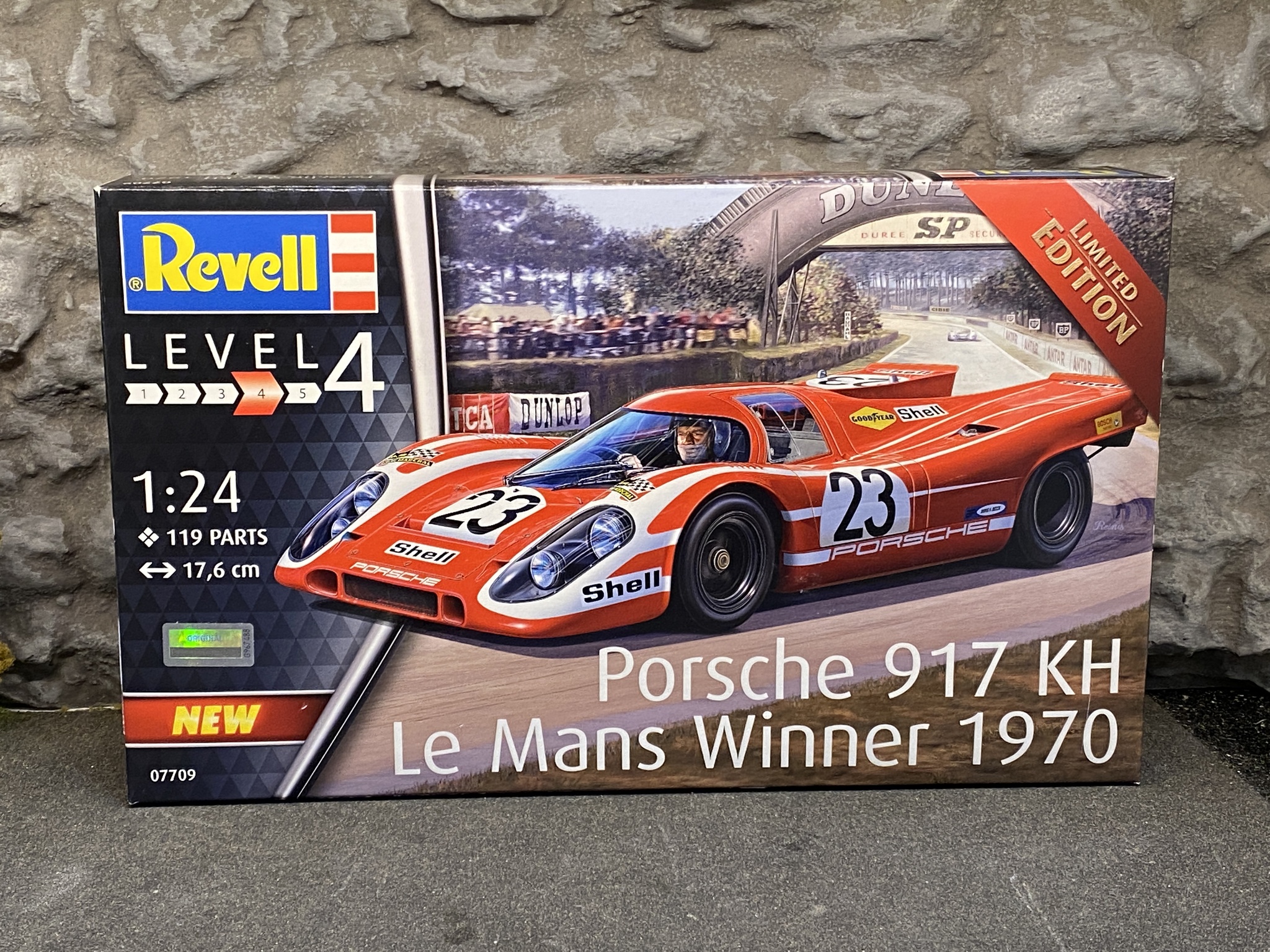 Skadad kartong! Skala 1/24 Porsche 917 KH, Le Mans Win 70' plastic modelkit fr Revell