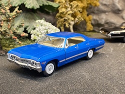 Skala 1/43 Chevrolet Impala 1967, Blue, with box/låda fr Kinsmart