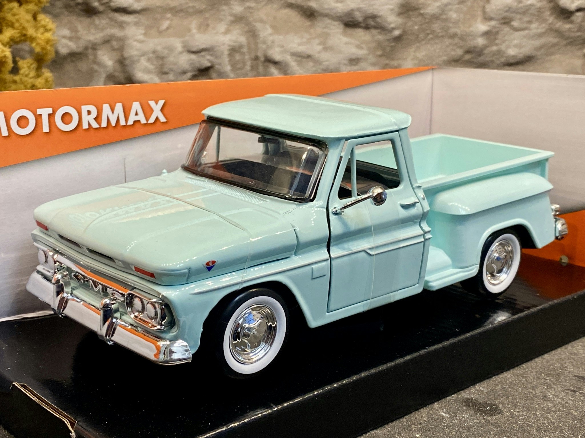 Skala 1/24: Skrot?/Scrap? 1966 GMC C1000 Fenderside Pickup, Mintgreen fr Motormax