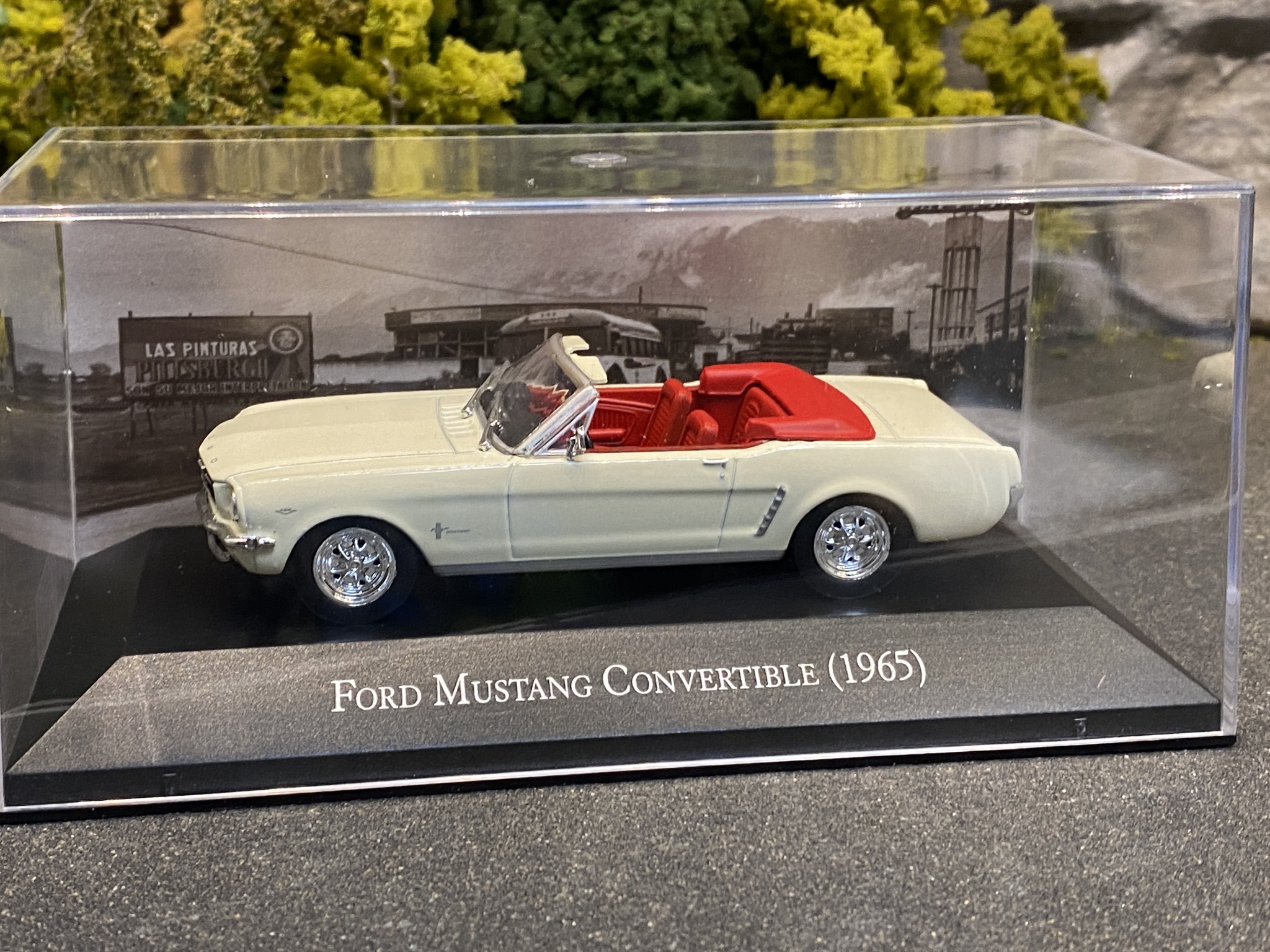 Skala 1/43: Ford Mustang Convertible 65' fr DeAgostini