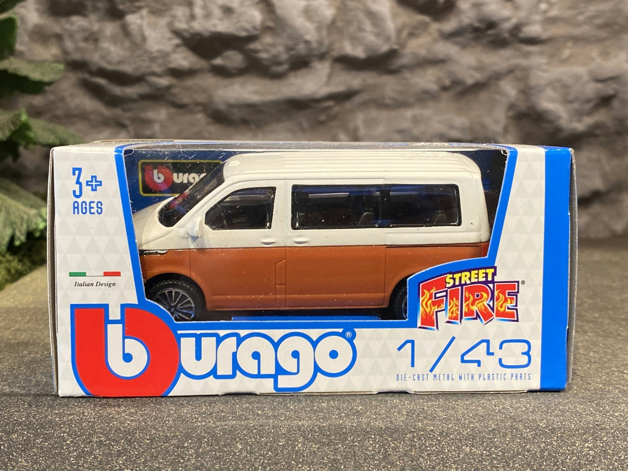 Skala 1/43 Volkswagen Transporter/Multivan T6 White/orange fr Bburago