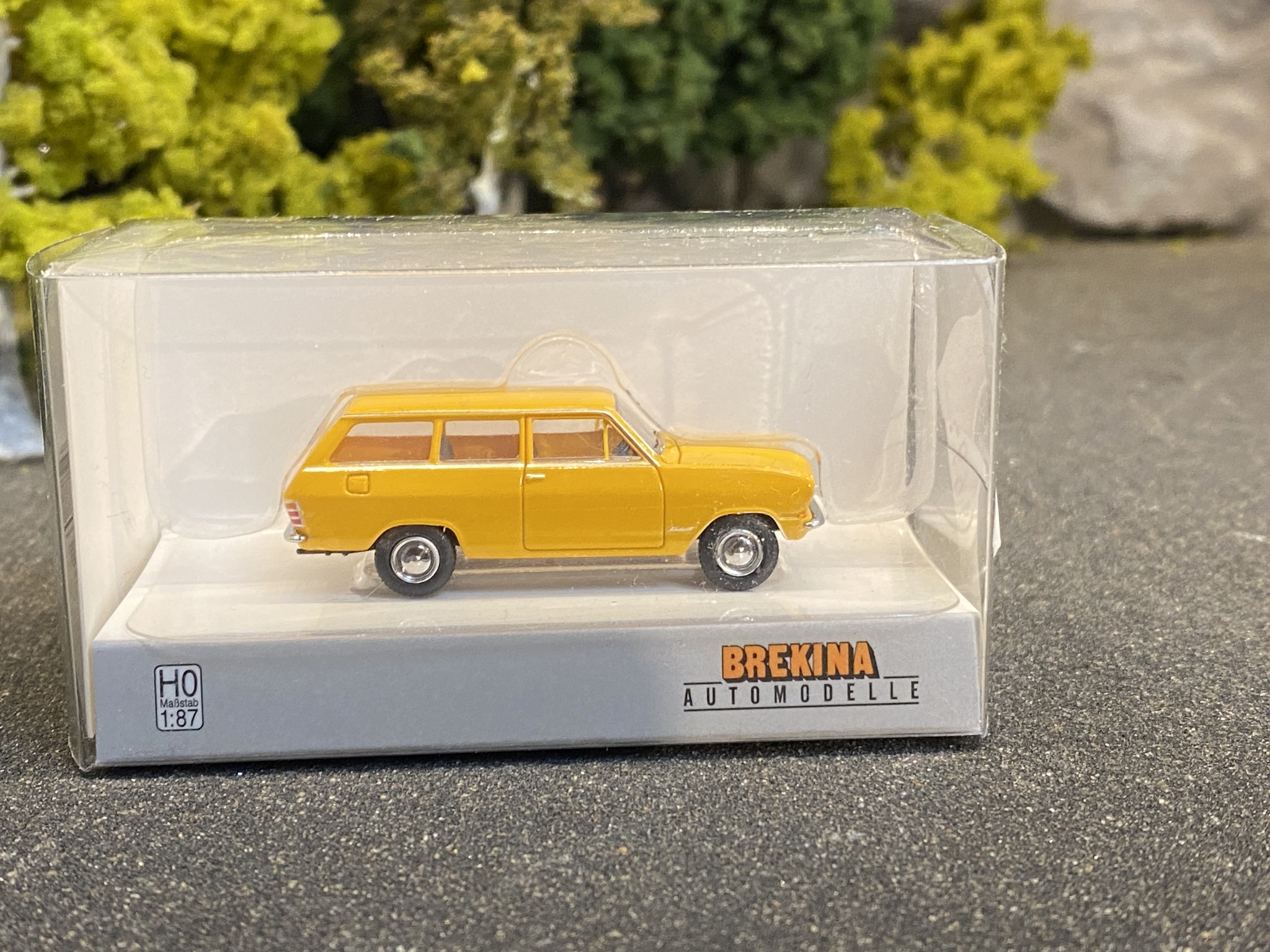 Skala 1/87 - Opel Kadett B Caravan, yellow fr Brekina