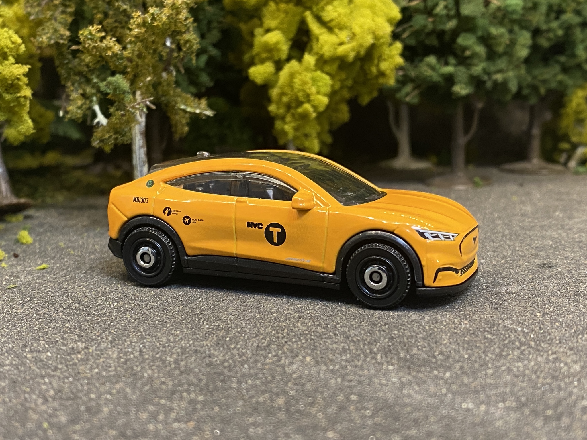 Skala 1/64 Matchbox 70 years - 2021 Ford Mustang Mach-E, NY Cab/Taxi