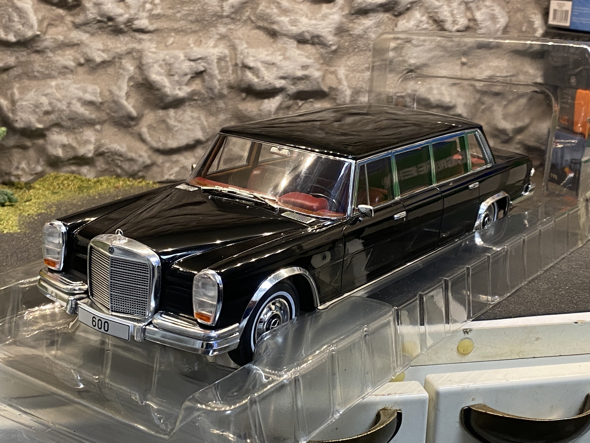 Skala 1/18 Mercedes 600 (W100) Pullman, black 1969 fr MCG Model Car Group