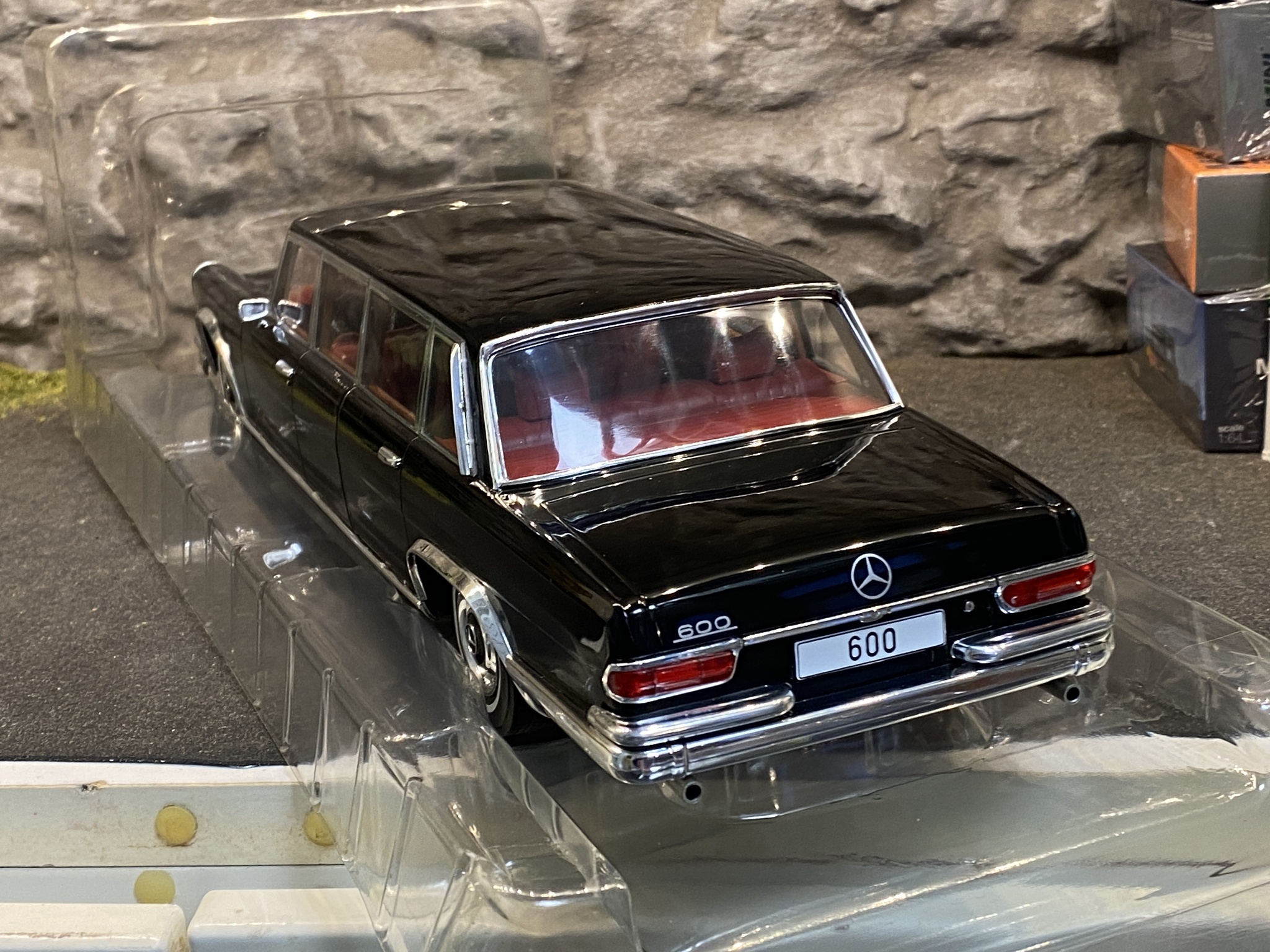 Skala 1/18 Mercedes 600 (W100) Pullman, black 1969 fr MCG Model Car Group
