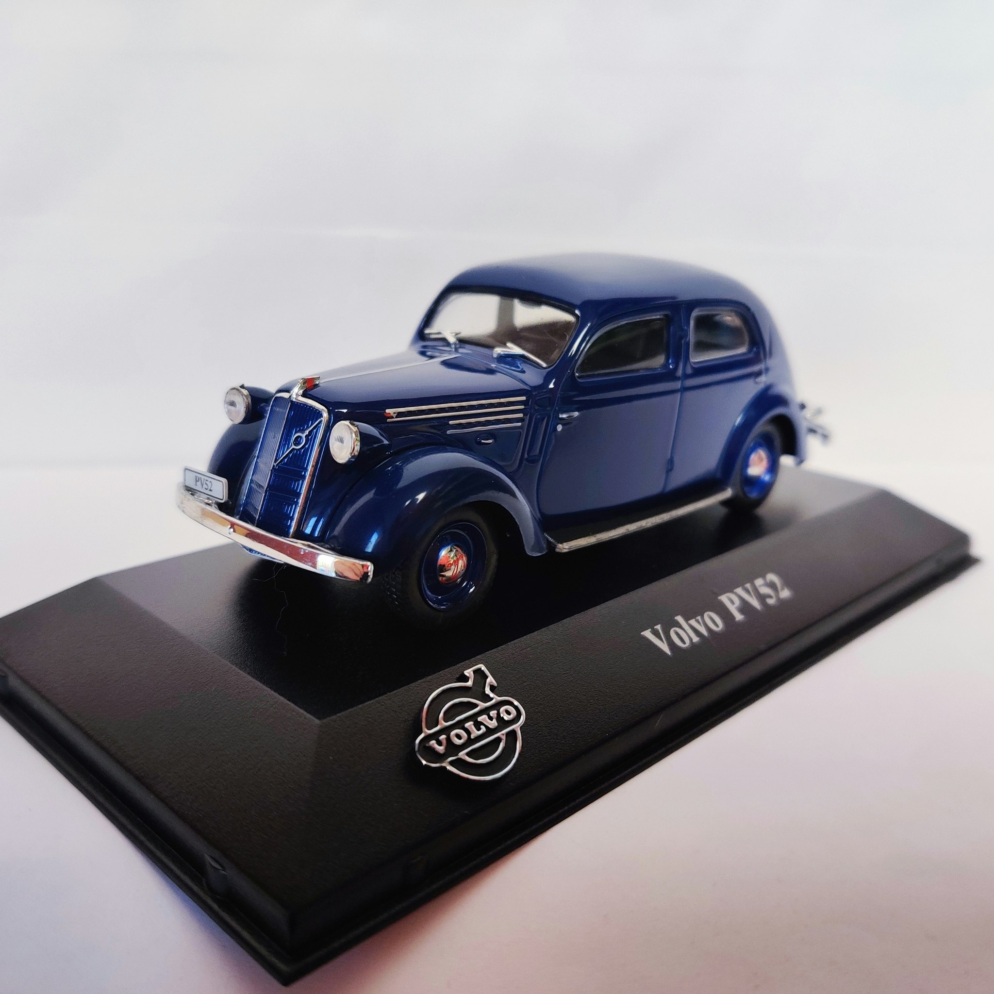 Skala 1/43 Volvo PV52 mörkblå fr Atlas Editions, Fotoexemplar