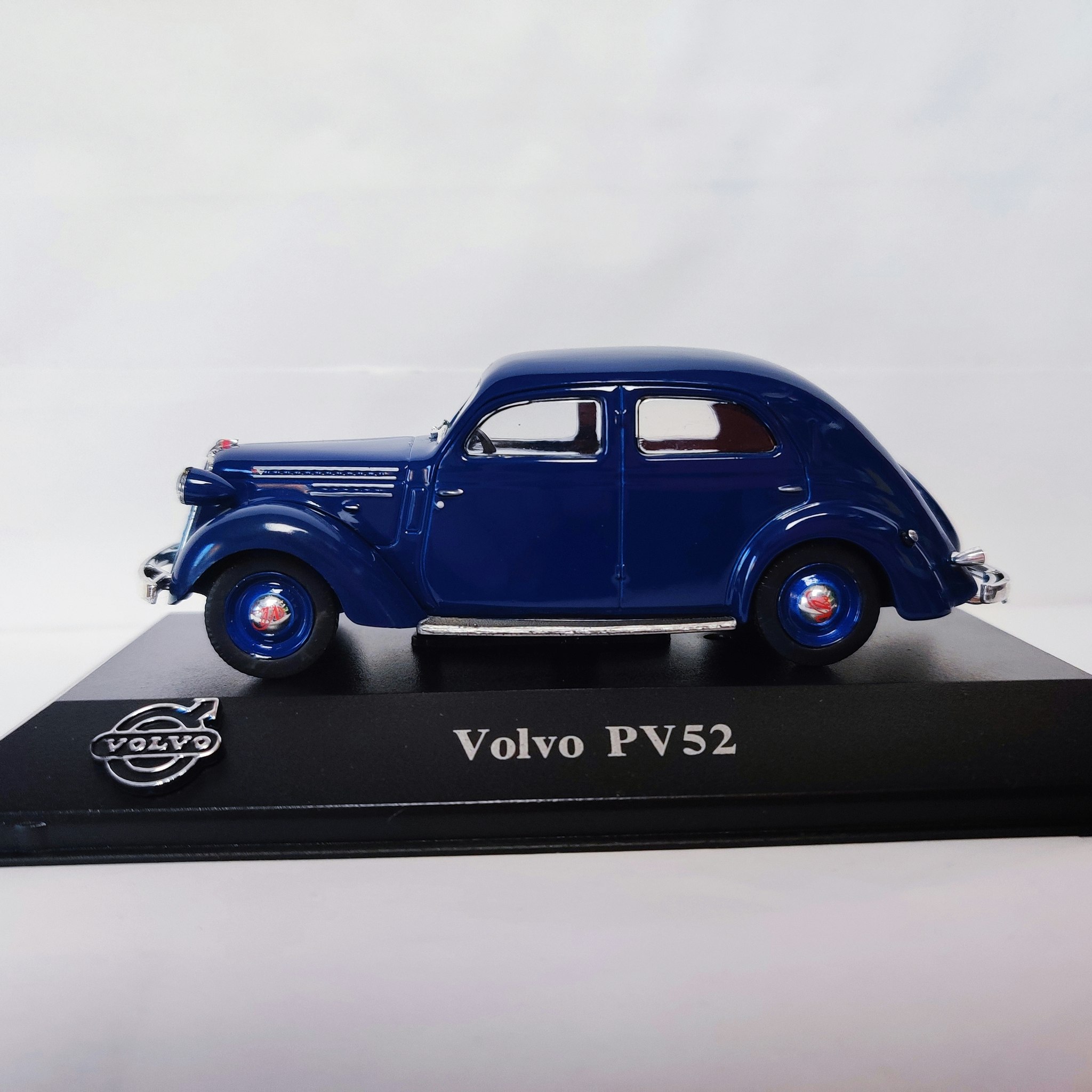 Skala 1/43 Volvo PV52 mörkblå fr Atlas Editions, Fotoexemplar