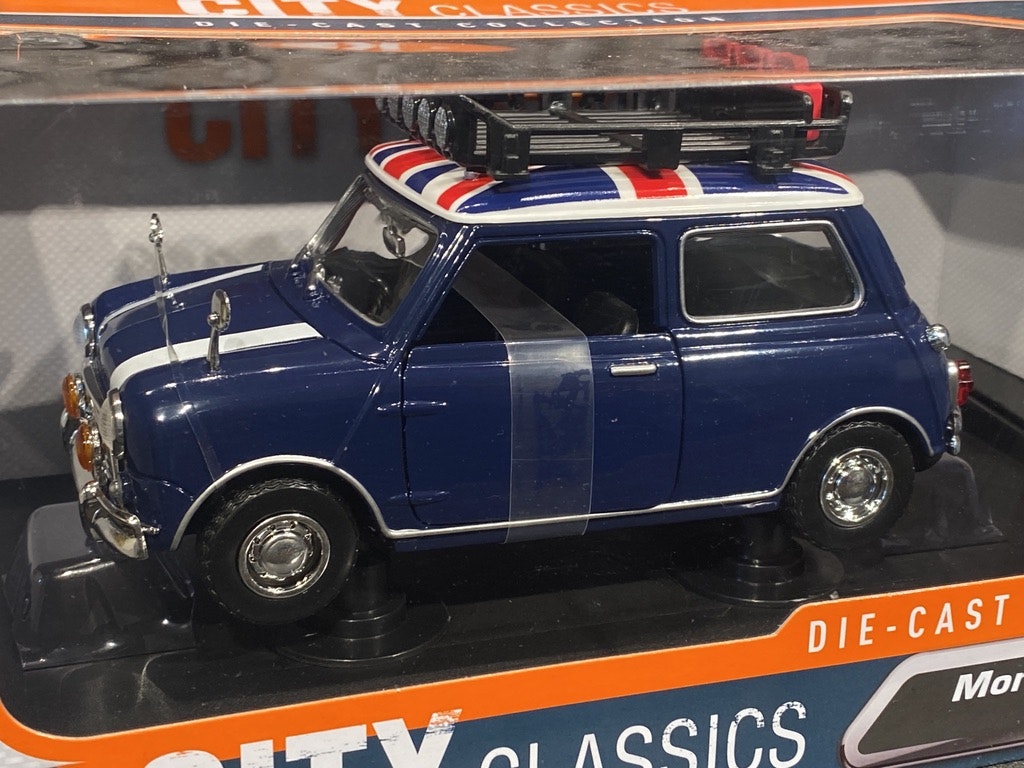 Skala 1/18 Morris Mini Cooper 1961-67  Brittish flag, etc fr MotorMax