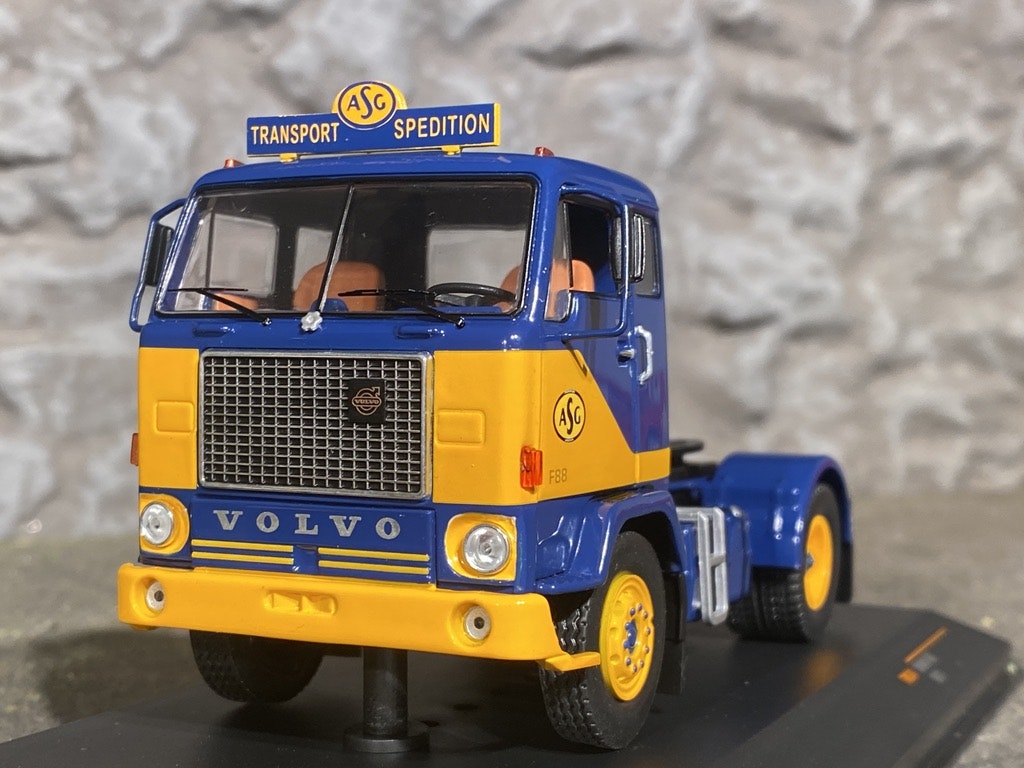 Skala 1/43 Volvo F88 "ASG", Dark blue/yellow fr IXO Models