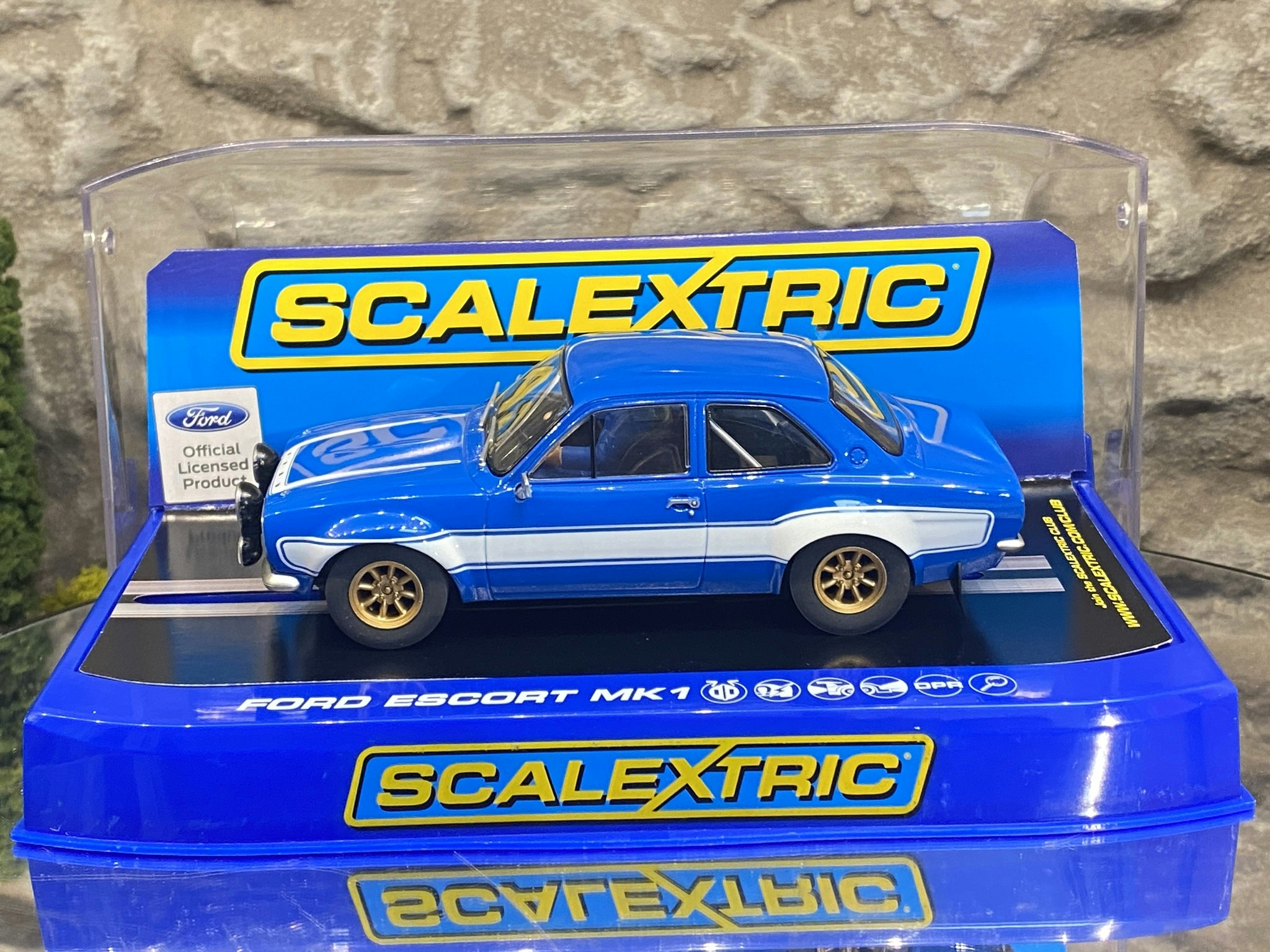 Skala 1/32 Analog Slotcar - Ford Escort MKI, Blue w white stripes fr Scalextric