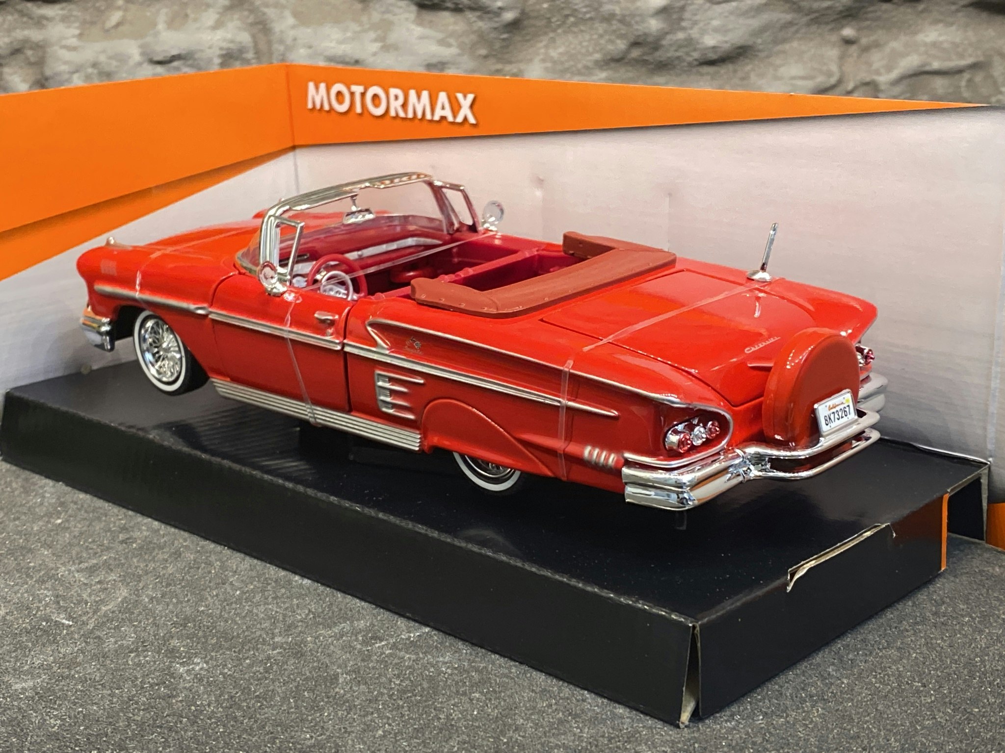 Skala 1/24: 1958 Chevrolet Impala convertible, red fr MotorMax