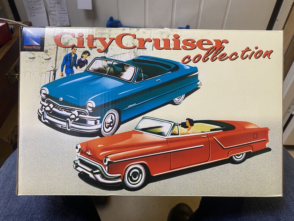 Skala 1/43 Oldsmobile Super 88 Blue/white fr New-Ray - City Cruiser Collection