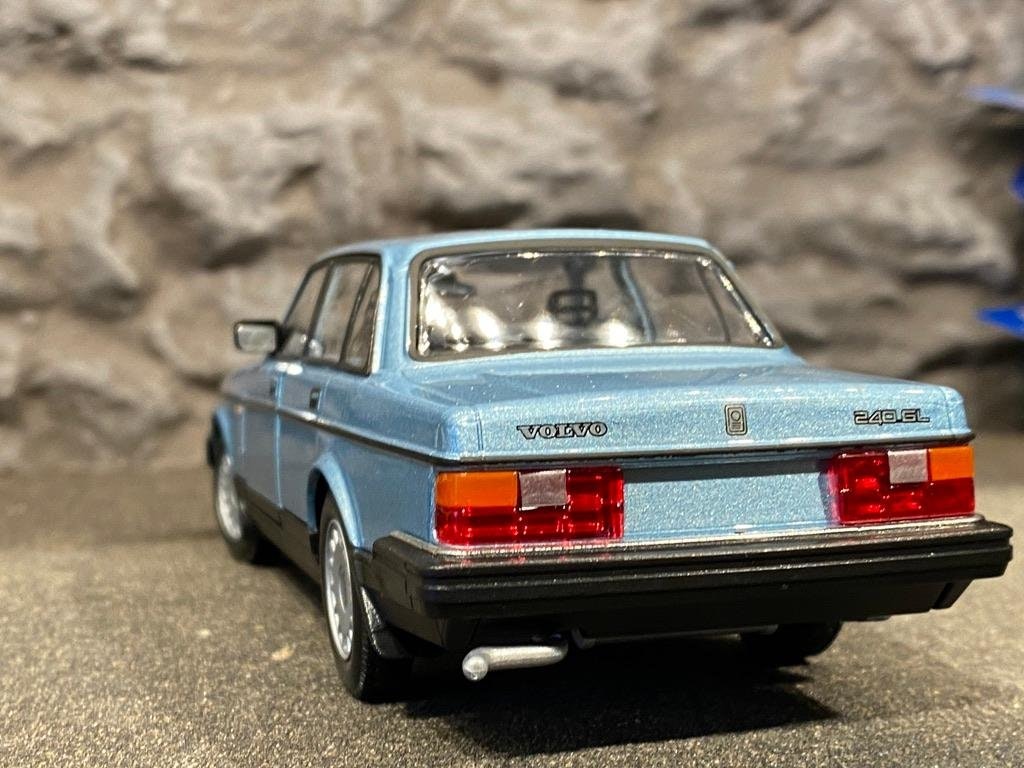 Skala 1/24 Volvo 240 GL, Blue, fr Nex models / Welly