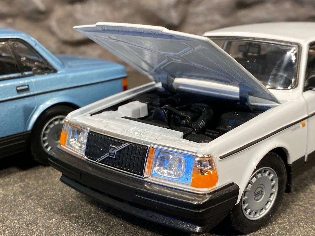 Skala 1/24 Volvo 240 GL, White Nex models / Welly