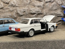 Skala 1/24 Volvo 240 GL, White Nex models / Welly