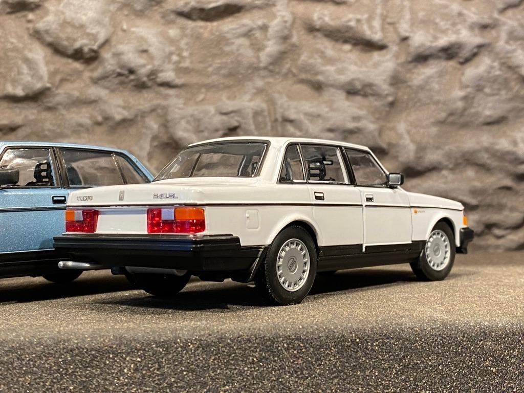 Skala 1/24 Volvo 240 GL, White Nex models / Welly