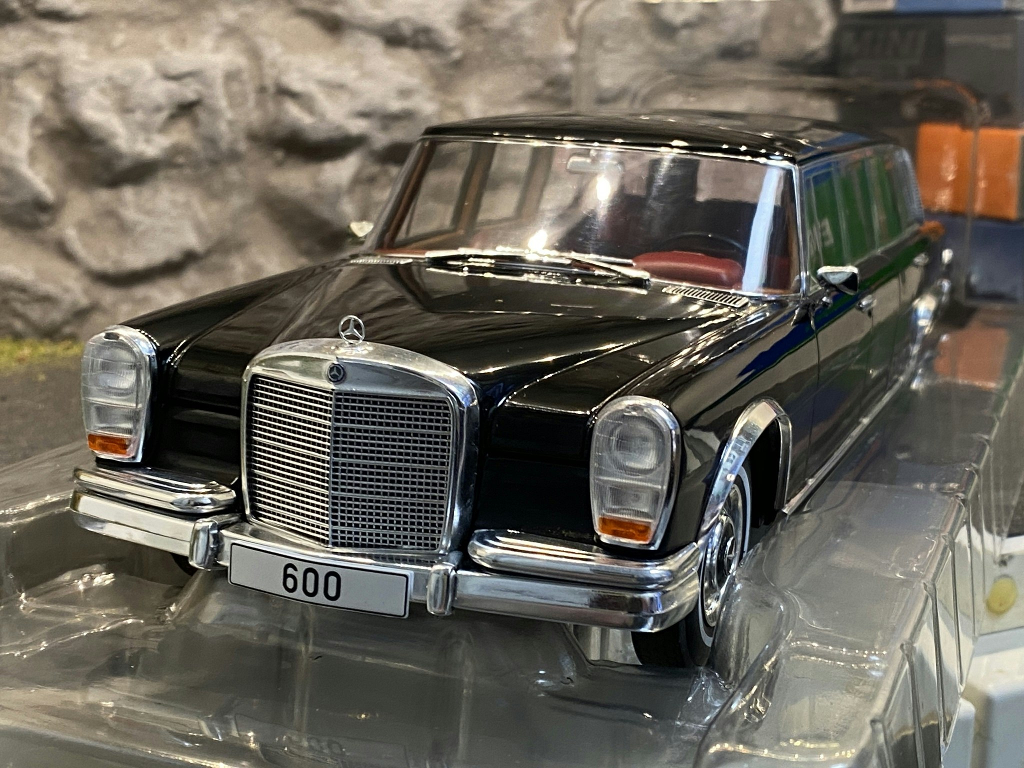 Skala 1/18 Mercedes 600 (W100) Pullman, black 1969 fr MCG Model Car Group