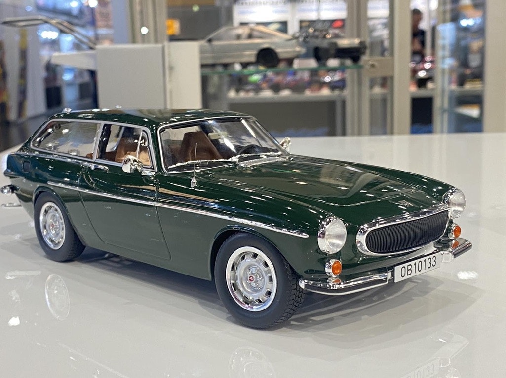 Skala 1/18 Volvo 1800 ES 1973 Dark Green fr Norev