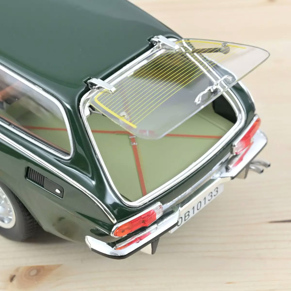 Skala 1/18 Volvo 1800 ES 1973 Dark Green fr Norev