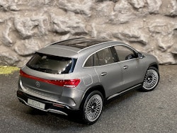 Skala 1/18 Mercedes-Benz EQA (H243) Matte Grey metallic fr NZG