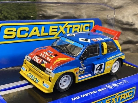 Skala 1/32 Analogue Slotcar fr Scalextric: MG Metro 6R4 #4 BRCC