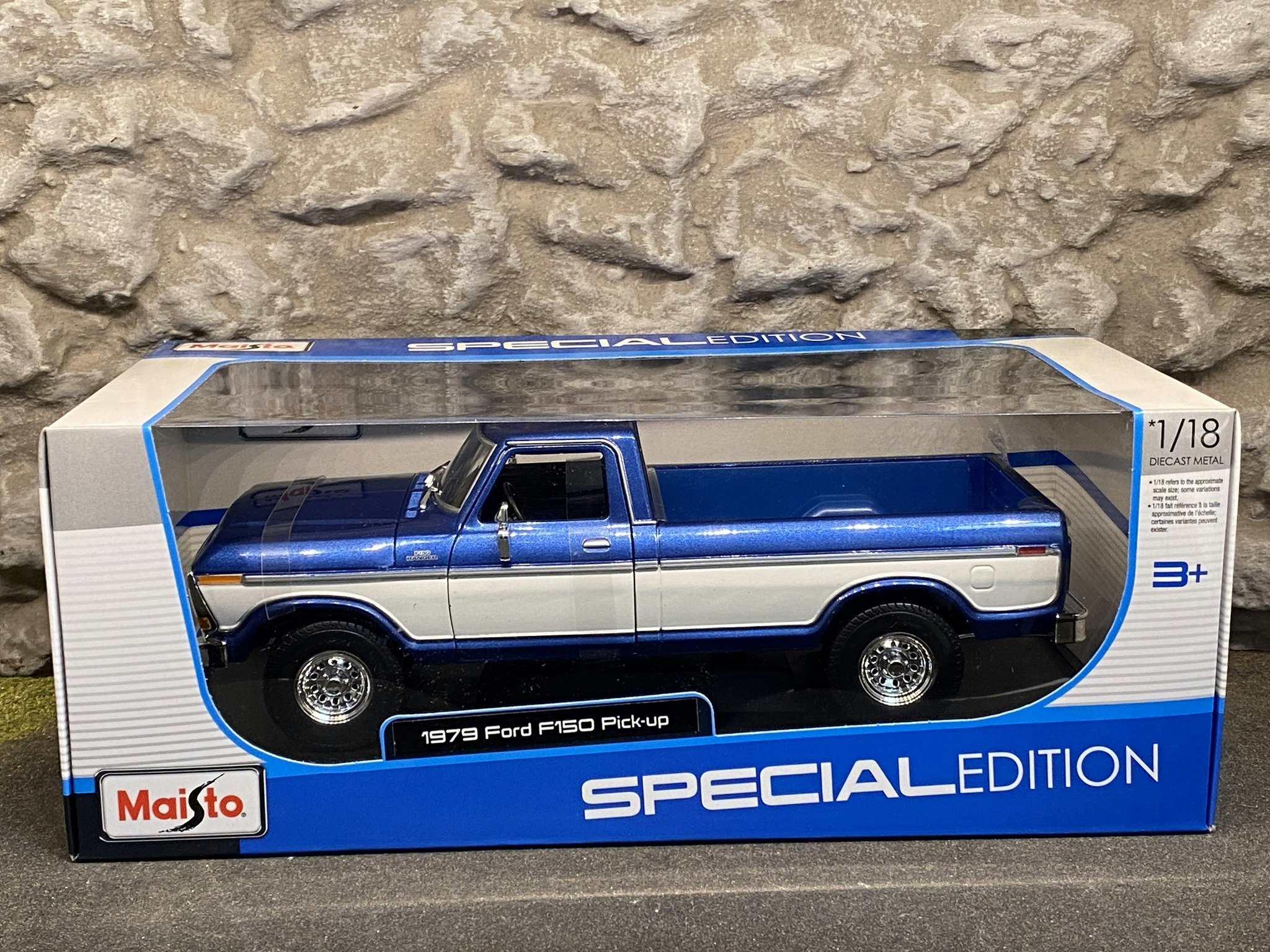 Skala 1/18 Ford F-150, metallic-blue/white, 1979 fr Maisto Special Edition