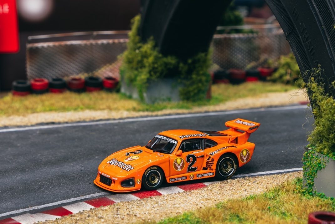 Skala 1/64 Porsche 935 K3, DRM 1980 fr TARMAC WORKS / IXO Models