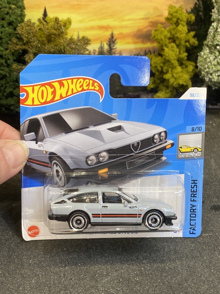 Skala 1/64 Hot Wheels: Alfa Romeo GTV6 3,0