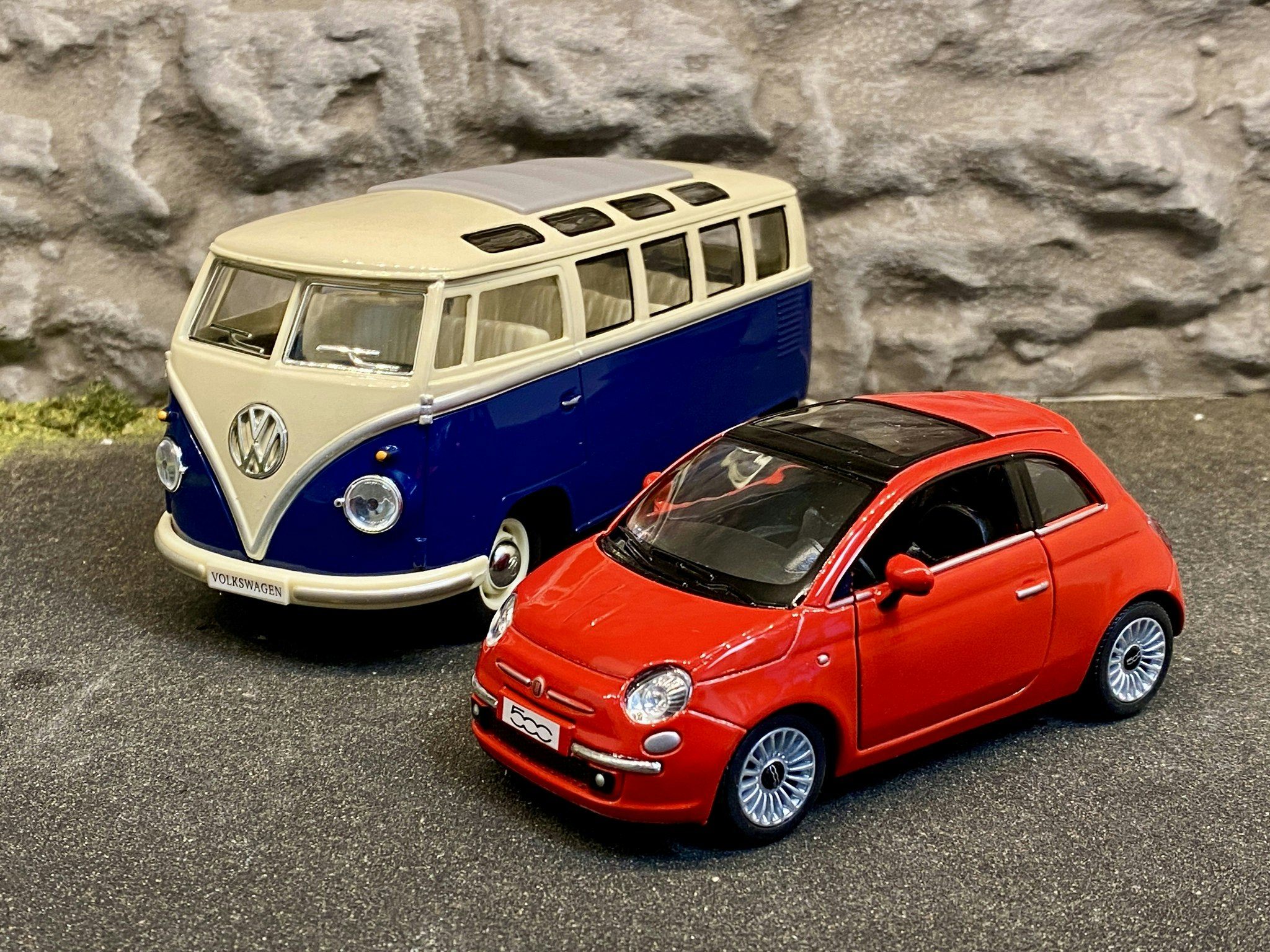 Skala 1/24 (1/28) Fiat 500e, Blue fr Kinsmart