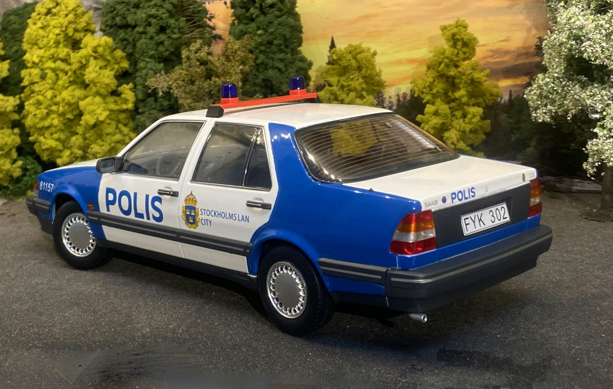 Skala 1/18 SAAB 9000 CD, Polis, Stockholms län fr Triple9 Collection