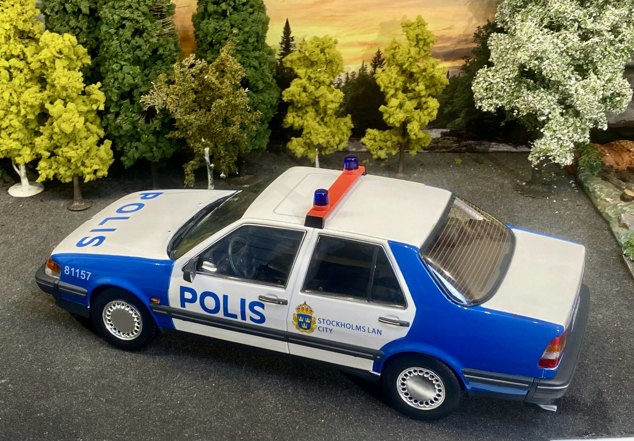 Skala 1/18 SAAB 9000 CD, Polis, Stockholms län fr Triple9 Collection