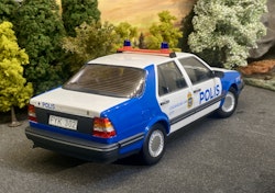 Tillfälle! Skala 1/18 SAAB 9000 CD, Polis, Stockholms län fr Triple9 Collection