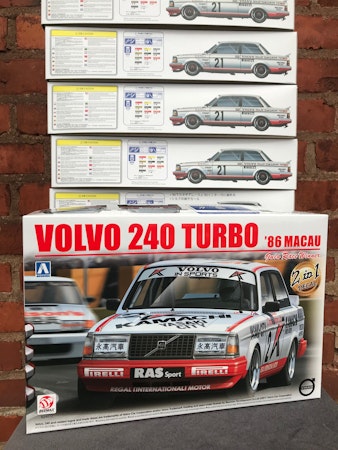 Supersuccén! Skala 1/24 Byggmodell VOLVO 240 TURBO '86 Macau fr BEEMAX