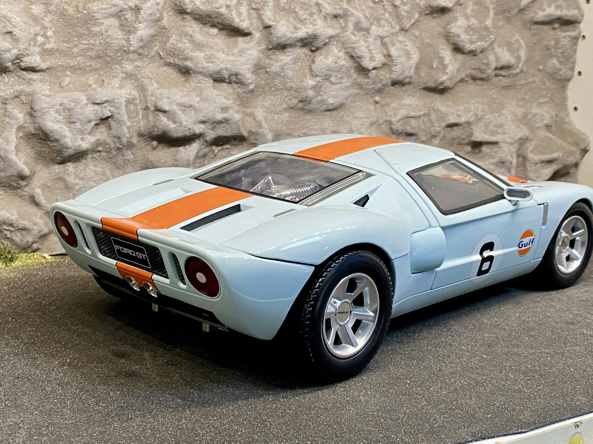 Skala 1/12 Stor & tung Ford GT Concept, "GULF" fr MotorMax
