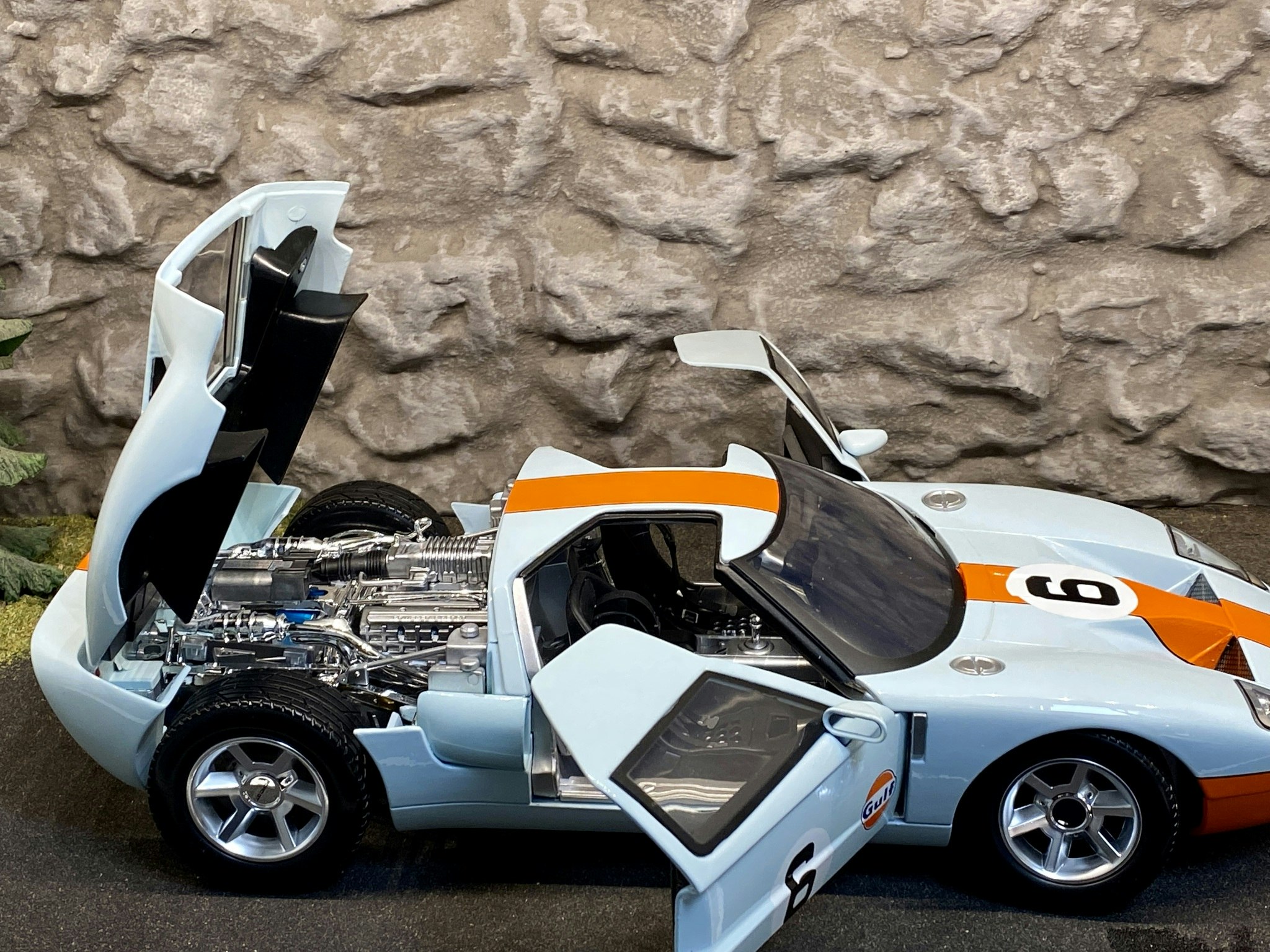 Skala 1/12 Stor & tung Ford GT Concept, "GULF" fr MotorMax