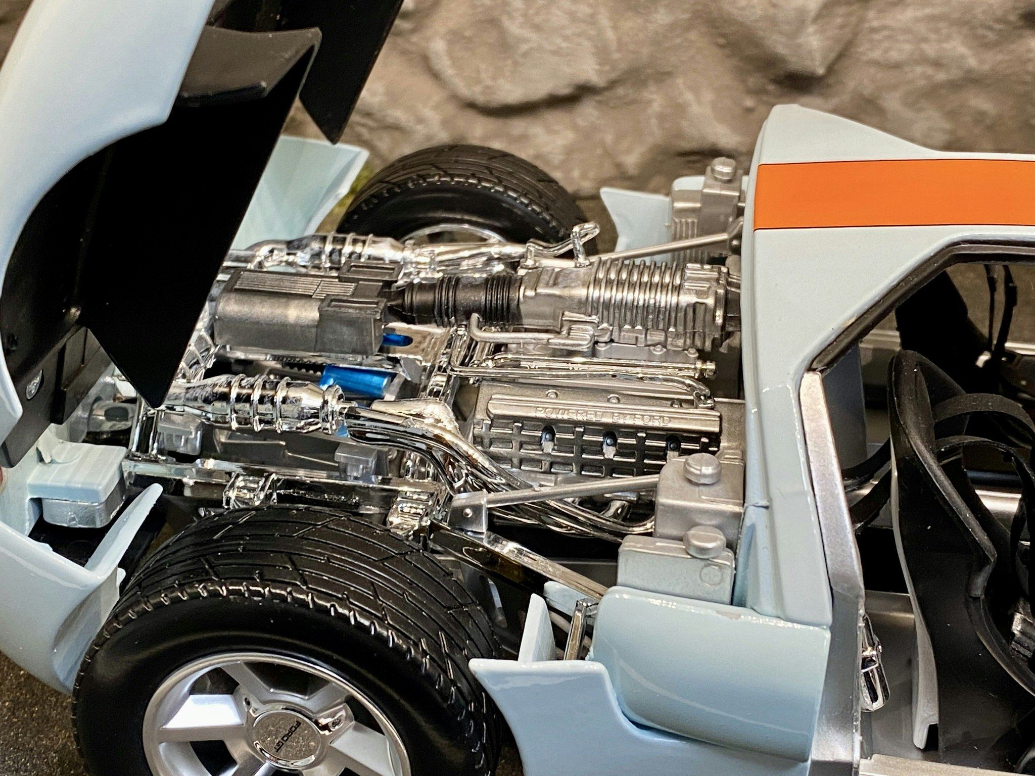 Skala 1/12 Stor & tung Ford GT Concept, "GULF" fr MotorMax
