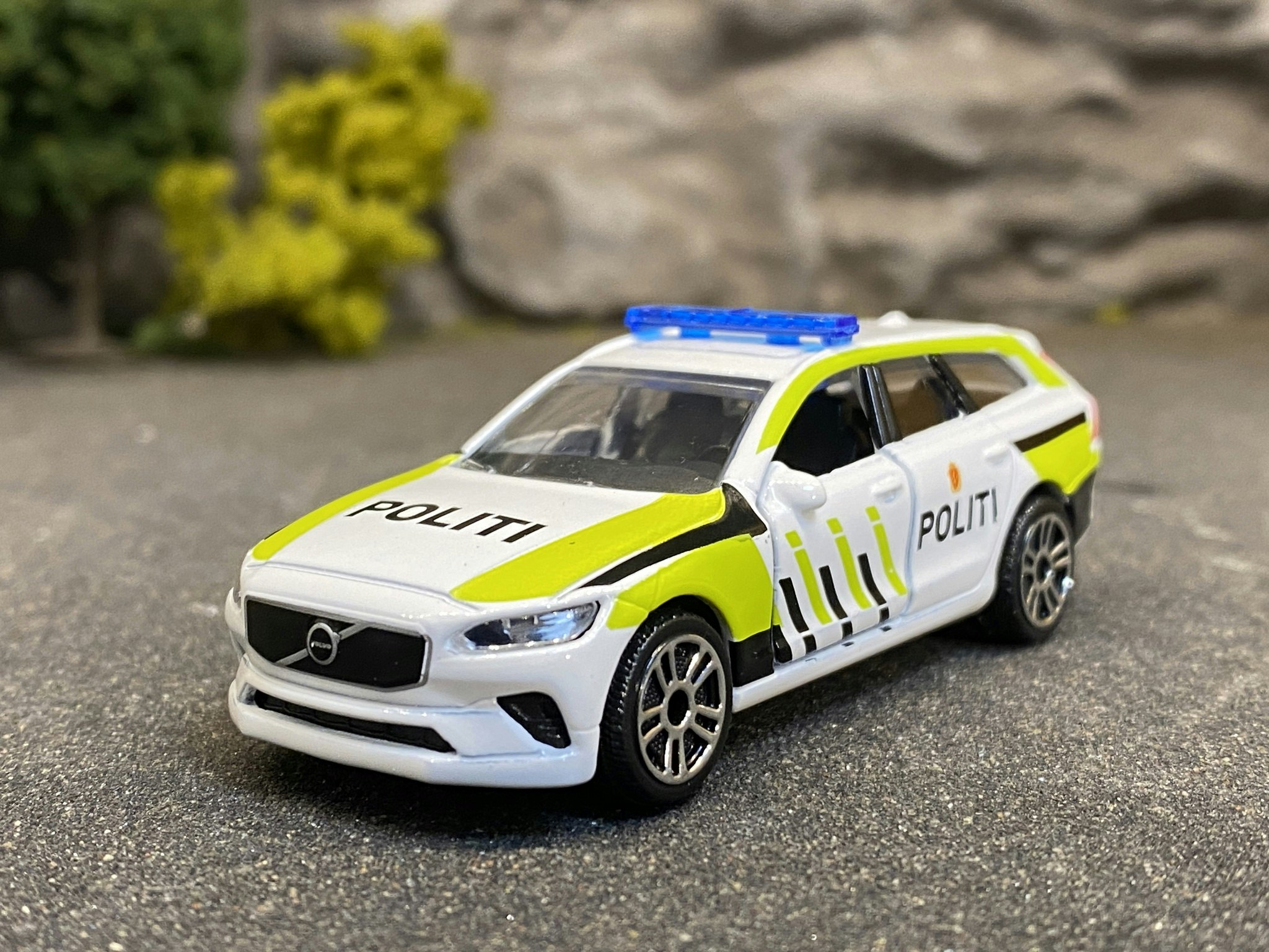 Skala 1/64 Volvo V90 Norsk Politi (Norwegian police car) fr Majorette