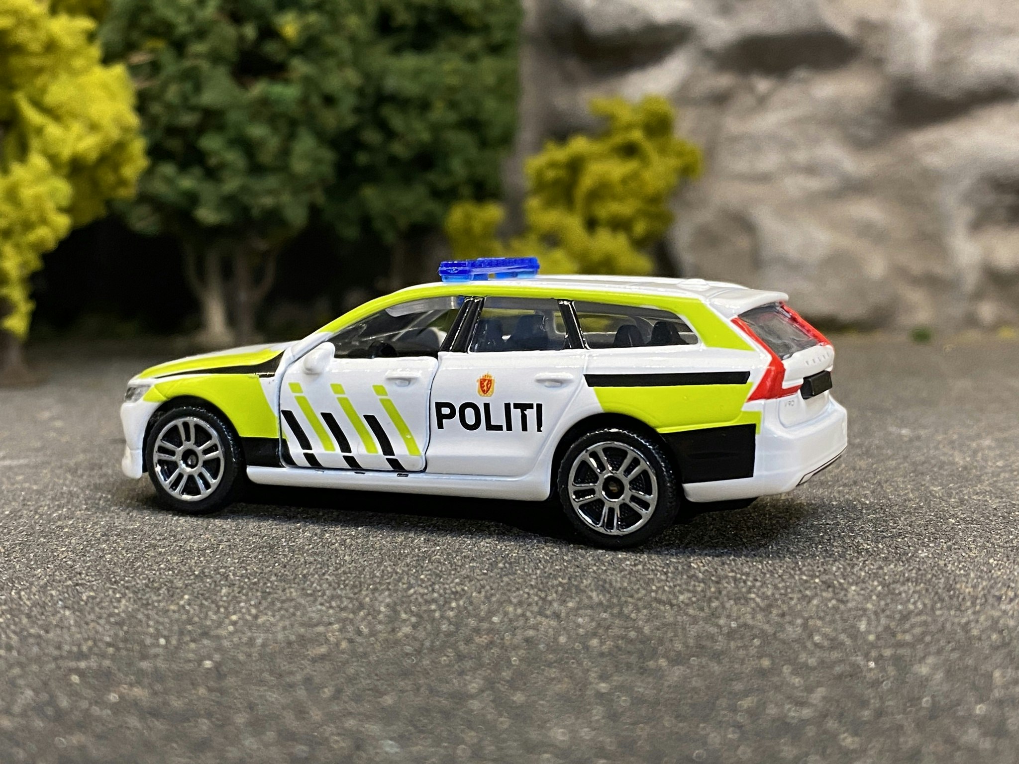 Skala 1/64 Volvo V90 Norsk Politi (Norwegian police car) fr Majorette