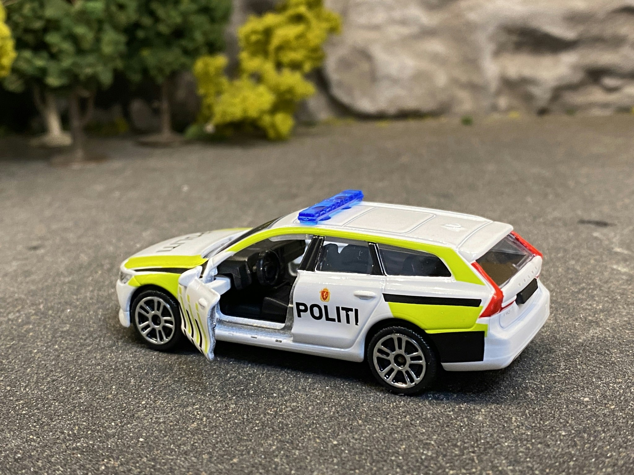 Skala 1/64 Volvo V90 Norsk Politi (Norwegian police car) fr Majorette