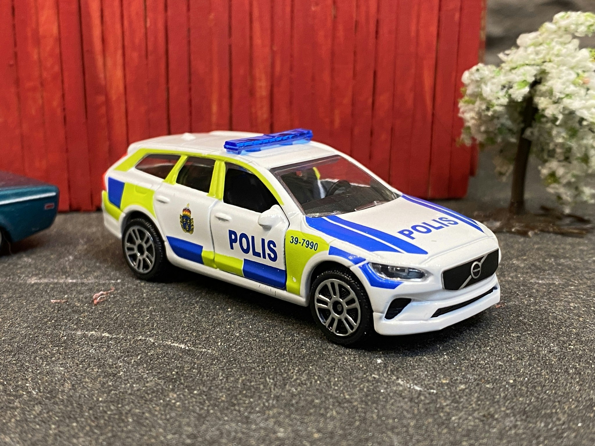 Skala 1/64 Volvo V90 Polis (Swedish police car) fr Majorette
