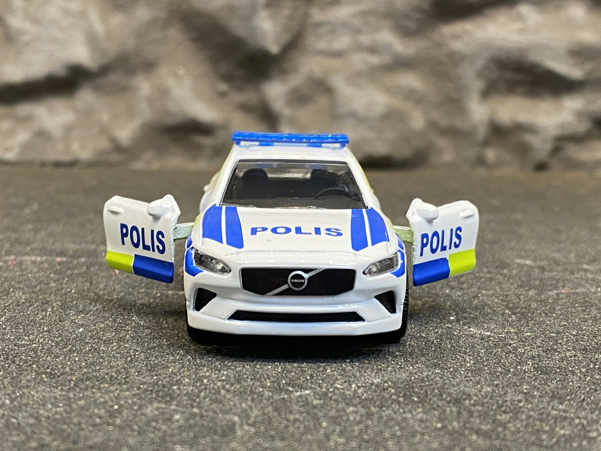 Skala 1/64 Volvo V90 Polis (Swedish police car) fr Majorette
