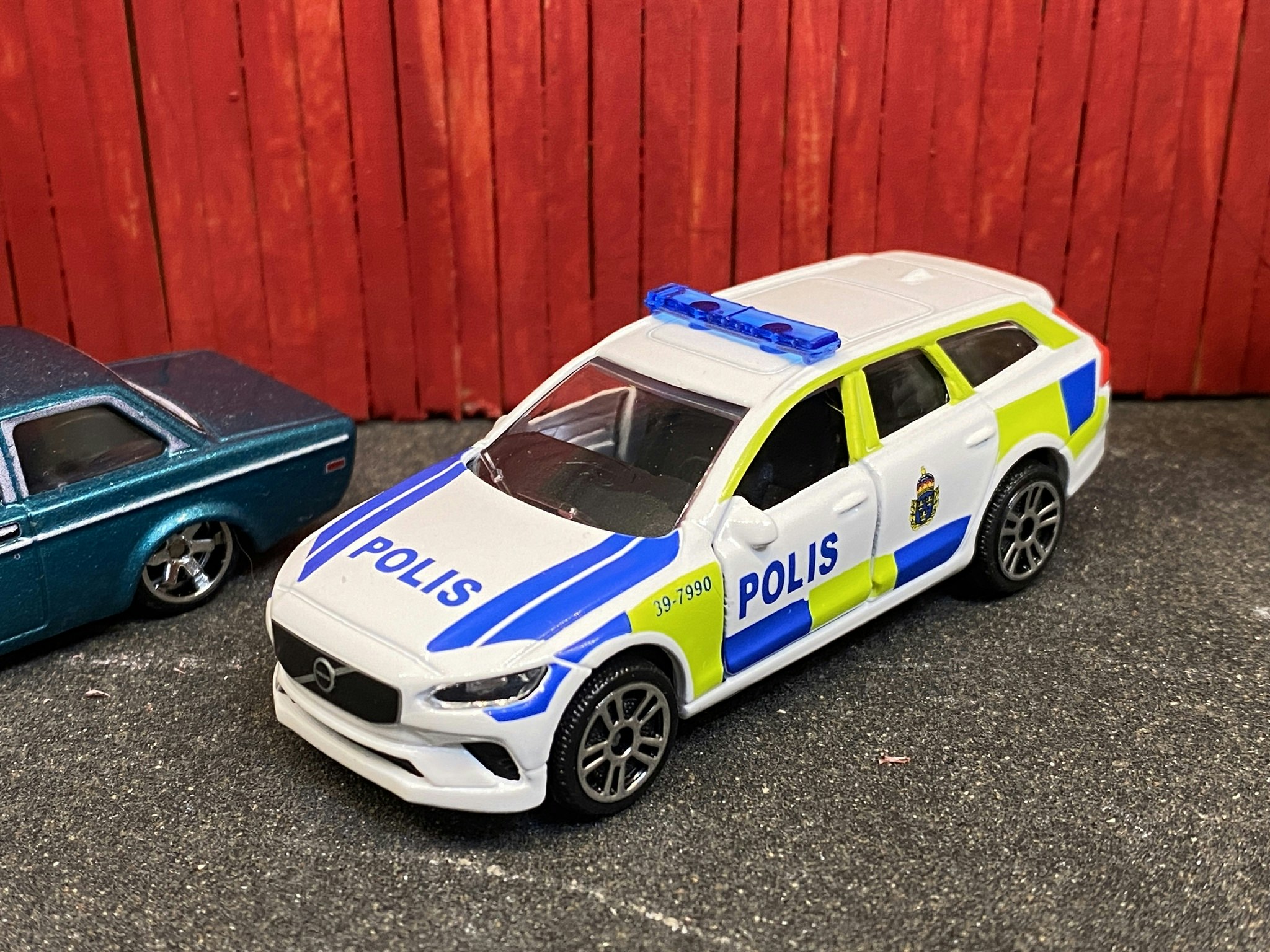 Skala 1/64 Volvo V90 Polis (Swedish police car) fr Majorette