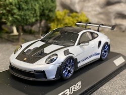 Skala 1/43 PORSCHE 911(992) GT3 RS, Ice grey fr SPARK Nr 152 of 2022
