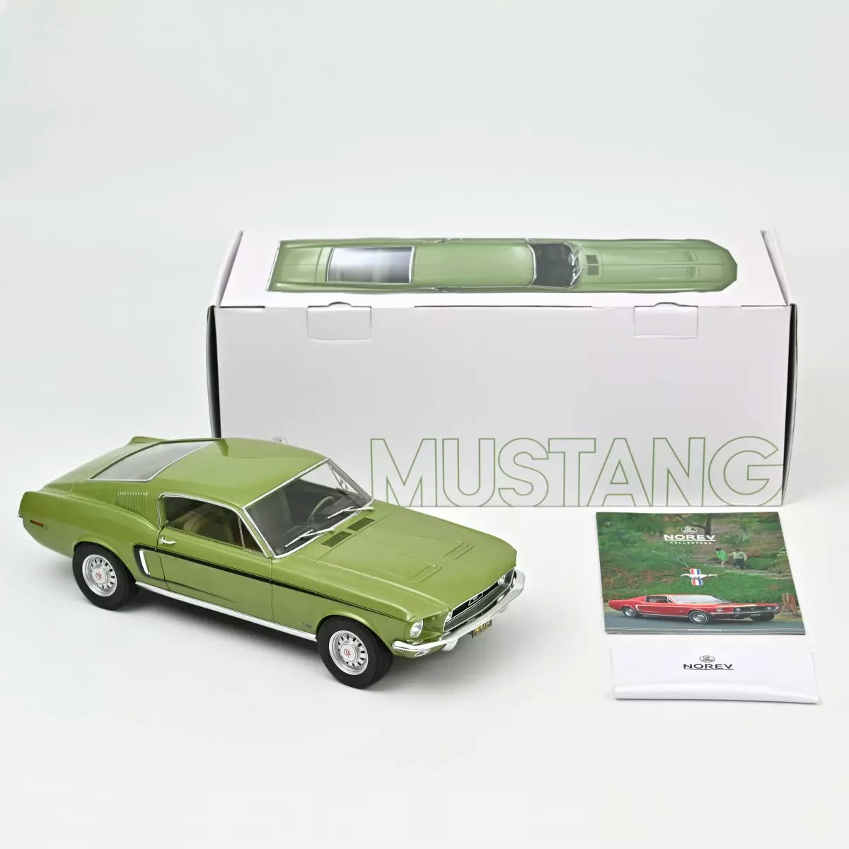 Skala 1/12 Ford Mustang Fastback GT 1968 Light Green Metallic fr Norev (122704)